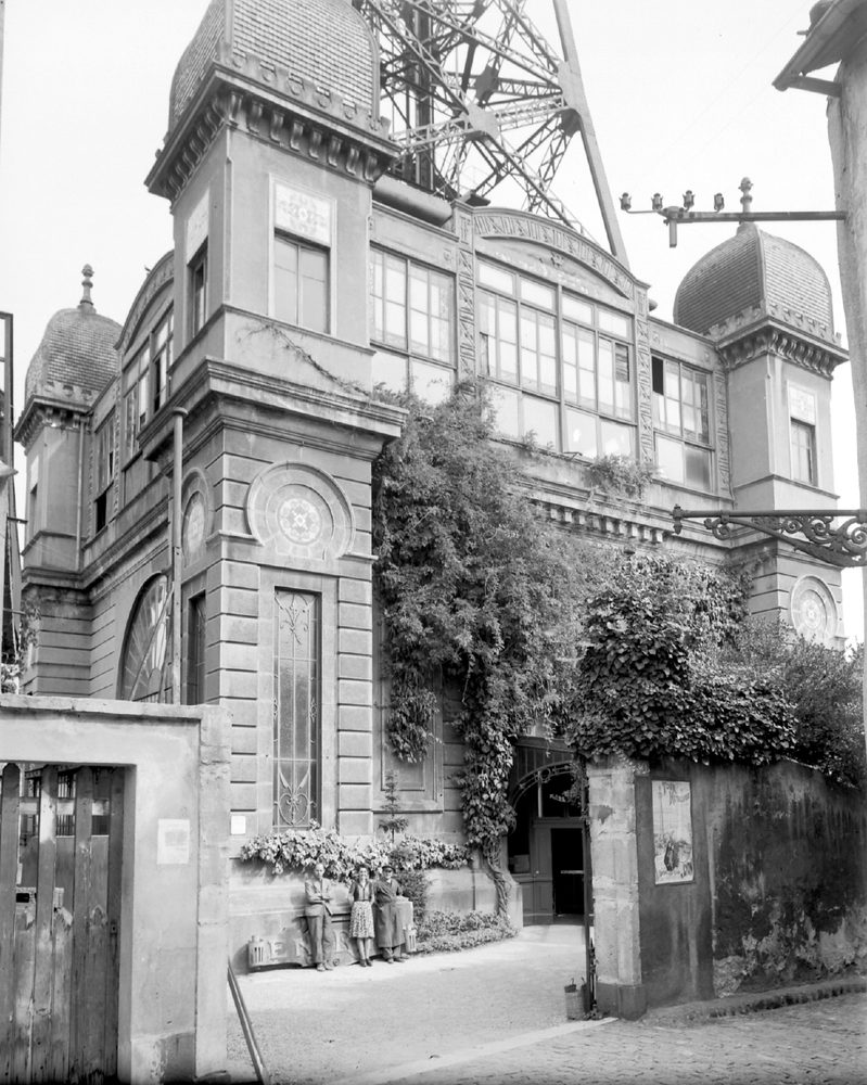 Entrée principale de la Tour Métallique.