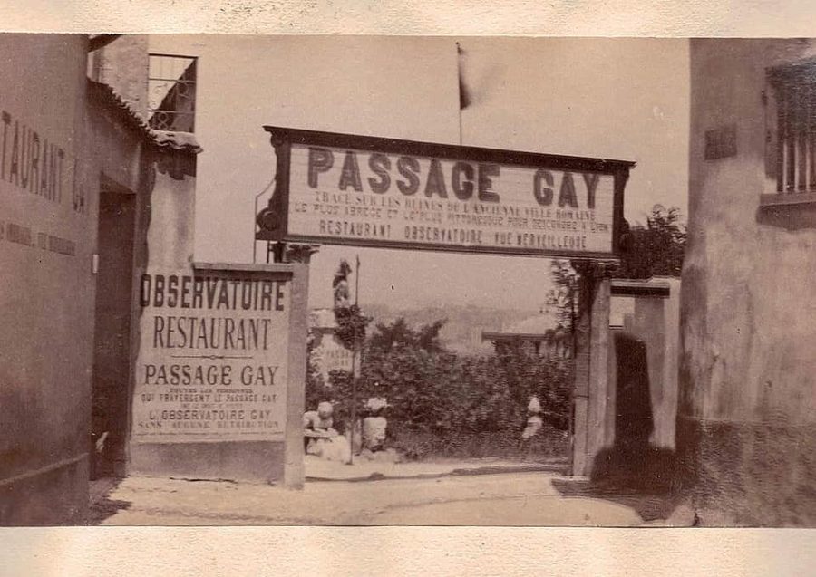 L'entrée du Passage Gay — restaurant, observatoire, vue merveilleuse.